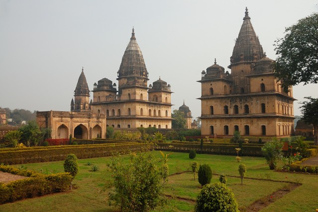 Chhatris, Orchha
